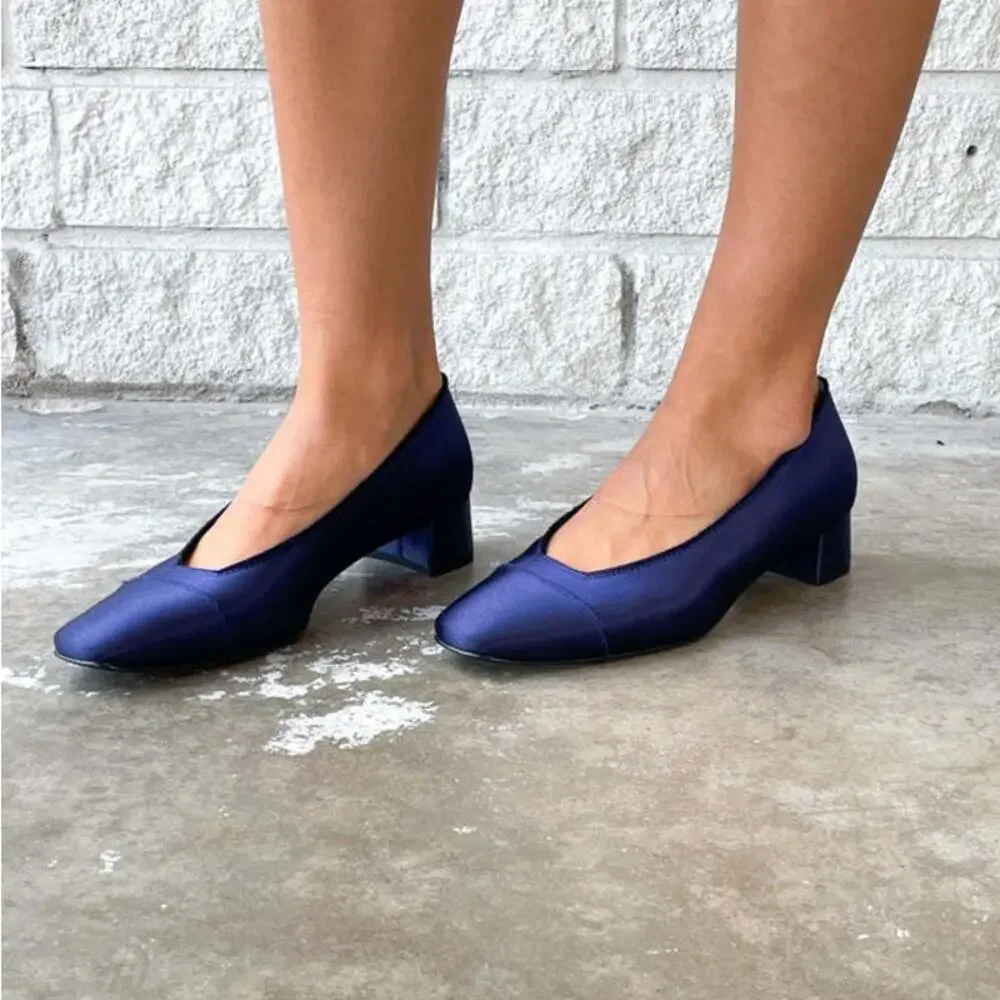 Pedro Garcia Eladia NEW 40 EU Navy Silk Satin Low Block Heel Slip On Pump $550